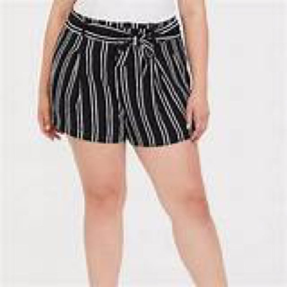 Torrid black and white striped shorts with tie belt size 22.